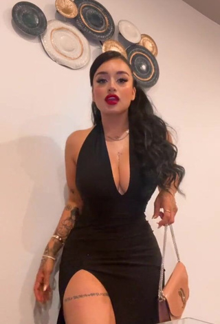 1. Amazing Marlene Santana Shows Cleavage in Hot Black Dress (Side Boob)