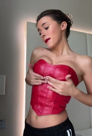 Amazing Mar Lucas Vilar in Hot Red Corset while Twerking