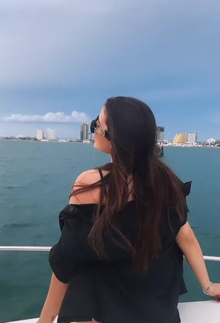 1. Erotic melipandda Shows Butt on a Boat