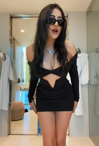 Irresistible melipandda Shows Cleavage in Black Dress