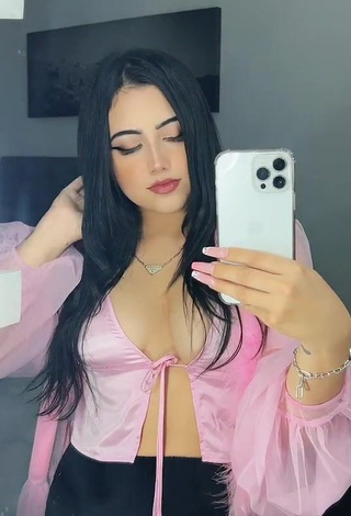 1. Captivating melipandda Shows Cleavage in Pink Crop Top (Side Boob)