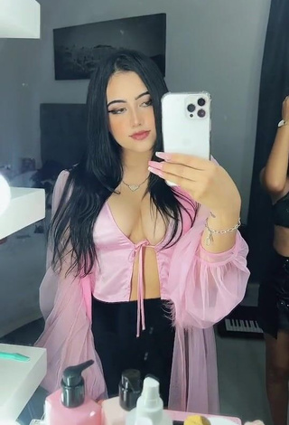 3. Captivating melipandda Shows Cleavage in Pink Crop Top (Side Boob)