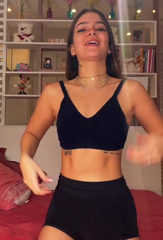 1. Sweetie Mel Maia Shows Cleavage in Black Crop Top