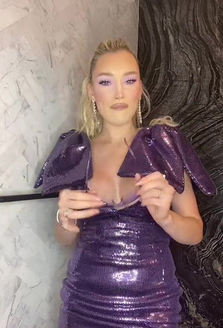 Fine Meredith Duxbury Shows Cleavage in Sweet Purple Dress (Side Boob)