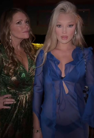 Sexy Meredith Duxbury Shows Cleavage in Dress