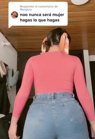 3. Captivating Mirandah Shows Butt while Twerking