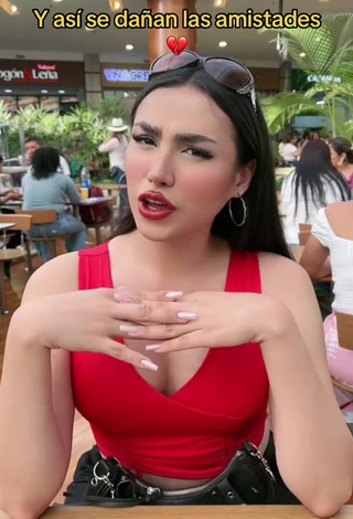 1. Sweetie Mirandah Shows Cleavage in Red Crop Top