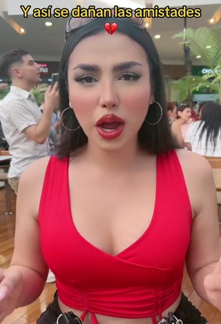 2. Sweetie Mirandah Shows Cleavage in Red Crop Top