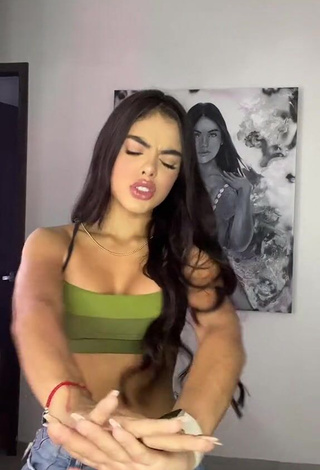 Hottest priv_mav Shows Cleavage in Olive Crop Top