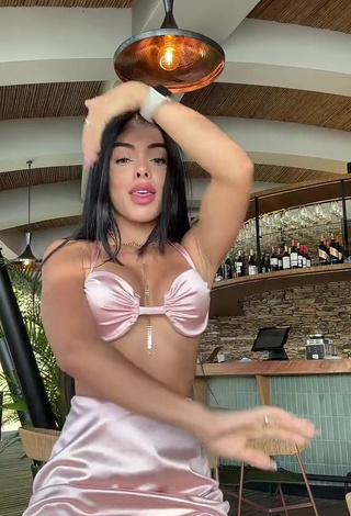 3. Erotic priv_mav Shows Cleavage in Pink Bra (Side Boob)