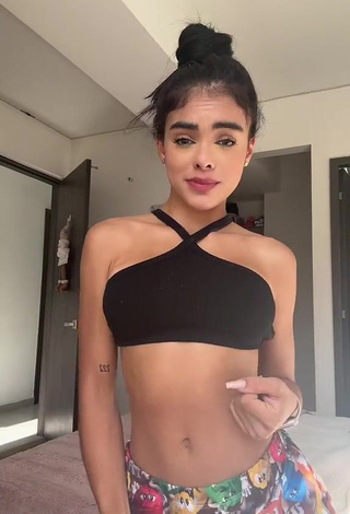 Irresistible priv_mav in Black Crop Top while Twerking