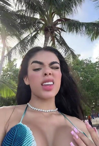 3. Sexy priv_mav Shows Cleavage in Bikini Top (Side Boob)