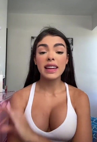 1. Beautiful priv_mav Shows Cleavage in Sexy Sport Bra