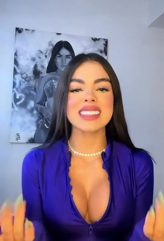 1. priv_mav Demonstrates Seductive Cleavage (Side Boob)