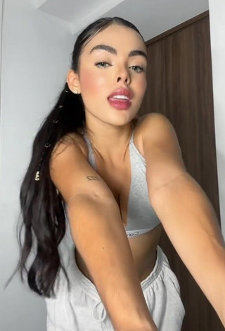 3. Sweetie priv_mav Shows Cleavage in Sport Bra (Side Boob)