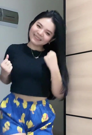 Beautiful Soibah Dee in Sexy Black Crop Top while Twerking