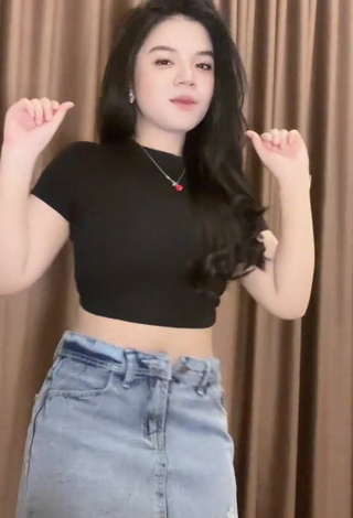 Erotic Soibah Dee in Black Crop Top