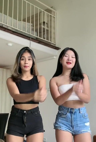 Amazing Angguncantik in Hot Black Crop Top