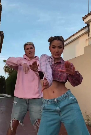 1. Sweetie Sky & Tami in Crop Top while Twerking