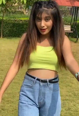 3. Cute Somya Daundkar Shows Cleavage in Crop Top