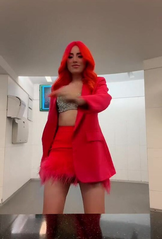 3. Erotic Bianca Oss Shows Cleavage in Bra