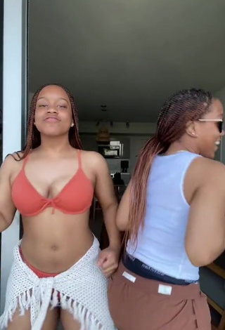 3. Wonderful Treona & Trechelle Andino Shows Cleavage in Crop Top