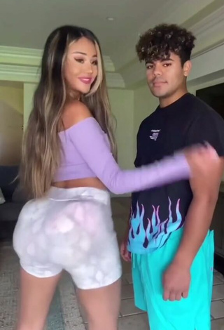 Star Abelar Looks Sexy in Violet Crop Top