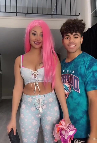 Star Abelar Shows Cleavage in Hot Crop Top (Side Boob)