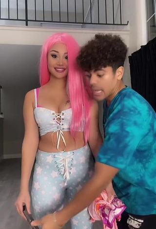 3. Star Abelar Shows Cleavage in Hot Crop Top (Side Boob)