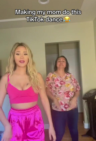 Hottie Star Abelar Shows Cleavage in Pink Crop Top