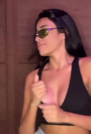 3. Irresistible Açucena Guirra Shows Cleavage in Black Crop Top (Side Boob)