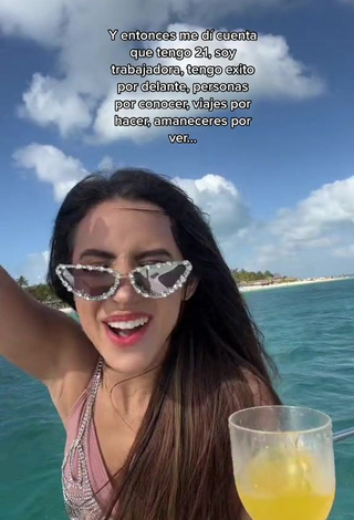 3. Sweet Tammy Parra Shows Cleavage in Cute Bikini on a Boat