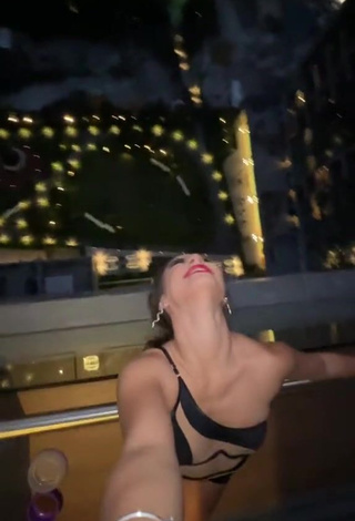 2. Hottie Tammy Parra on the Balcony Braless (Side Boob)