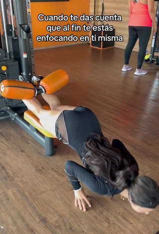 3. Erotic Tammy Parra Shows Cleavage in Sport Bra in the Sports Club while doing Sports Exercises