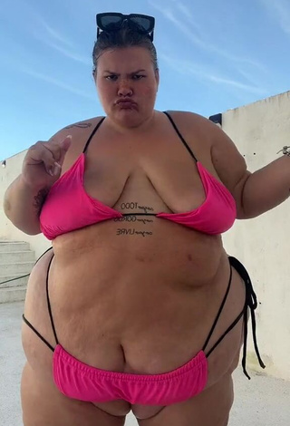 2. Amazing Thais Carla Shows Cleavage in Hot Pink Bikini (Side Boob)