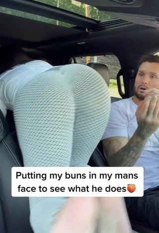 Erotic therealhammytv Shows Butt in a Car