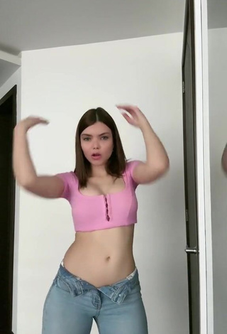 Beautiful valentinaof.4 Shows Cleavage in Sexy Pink Crop Top