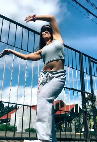 3. Vanessa Kate Alvarez Looks Adorable in Grey Crop Top