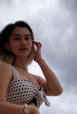 Vanessa Kate Alvarez Shows Cleavage in Seductive Polka Dot Crop Top