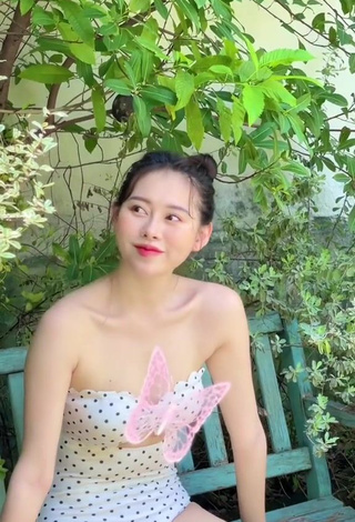 Irresistible Việt Phương Thoa Shows Cleavage in Polka Dot Swimsuit