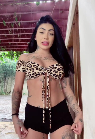 1. Mirella xbadmix Looks Hot in Leopard Crop Top (Underboob)