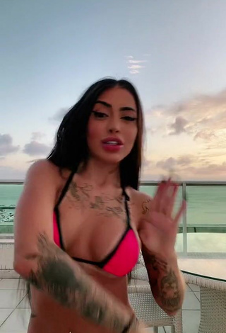 Amazing Mirella xbadmix Shows Cleavage in Hot Bikini (Underboob, Side Boob)