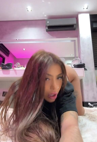 1. Adorable Mirella xbadmix Shows Butt while Twerking