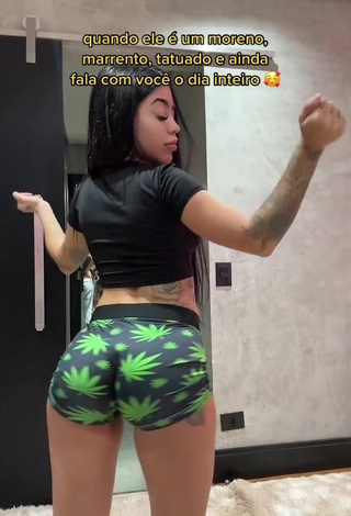 1. Fine Mirella xbadmix Shows Butt while Twerking