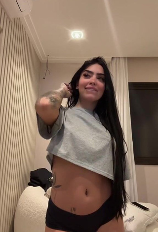 1. Hottie Mirella xbadmix while Twerking No Brassiere and Bouncing Boobs