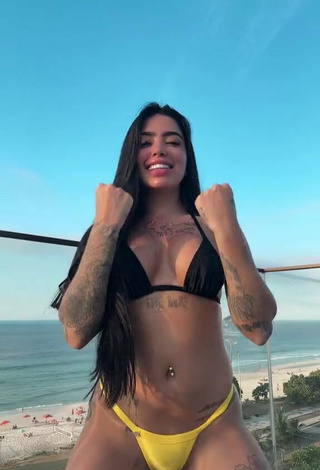 3. Amazing Mirella xbadmix Shows Butt on the Balcony while Twerking (Side Boob)