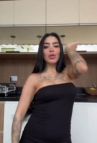 Erotic Mirella xbadmix Shows Cleavage in Black Dress