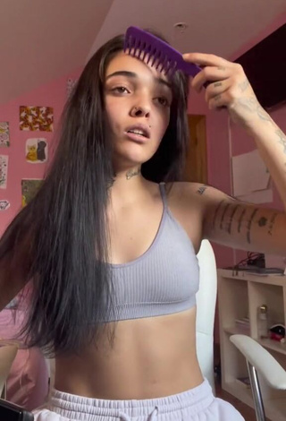 3. Irresistible Xinni Xinnita Shows Cleavage in Grey Crop Top