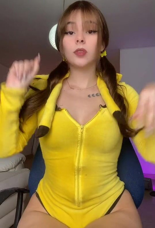 Erotic Yarely Alexandra Shows Cleavage in Yellow Bodysuit