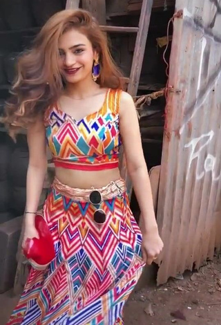 3. Erotic Rajvee Gandhi in Crop Top